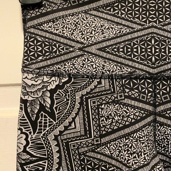 Lululemon~ NWOT!!~ Yoga Pants - Picture 3 of 16